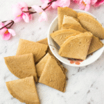 Crispy Kuih Kapit: Malaysia’s Irresistible Festive Snack
