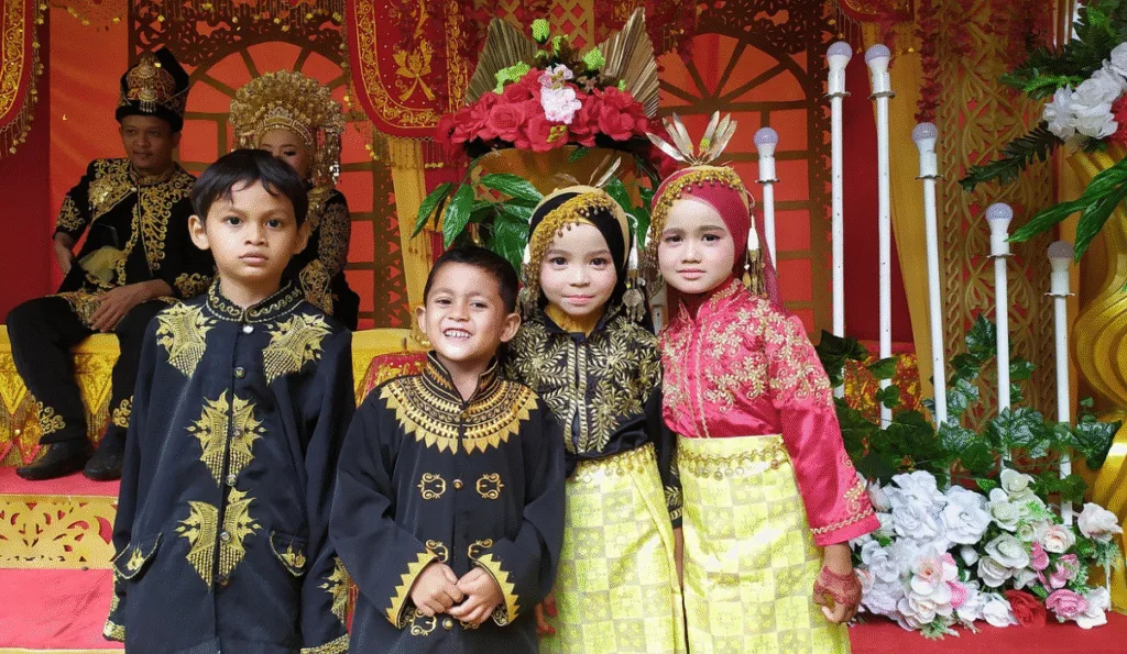 Malaysia traditional attire