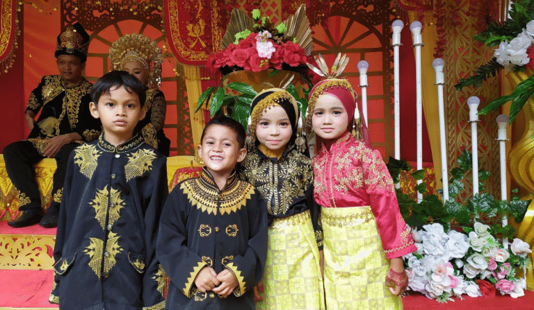 Malaysia traditional attire